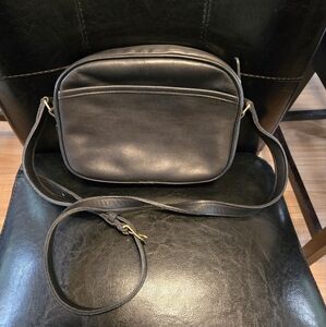 Vintage Coach Black Leather Camera Crossbody Bag No. 0933 - 904